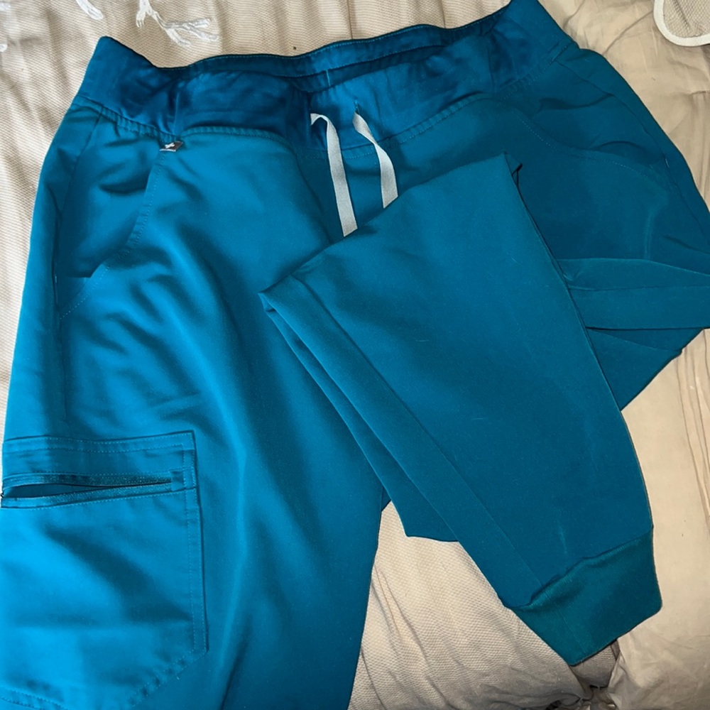 Pacific Blue Figs Scrubs